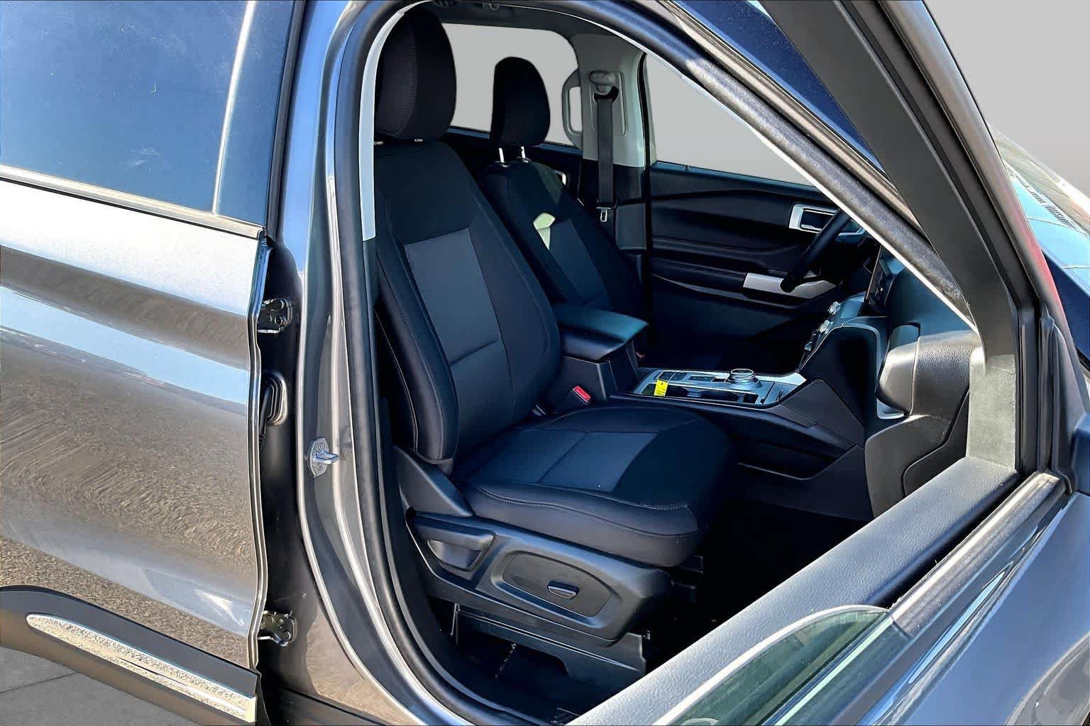 Certified 2023 Ford Explorer XLT RWD image 9