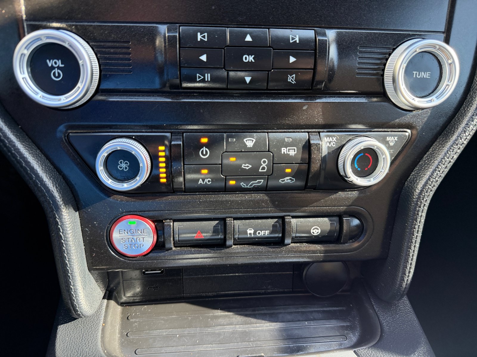Certified 2021 Ford Mustang Coupe RWD image 24