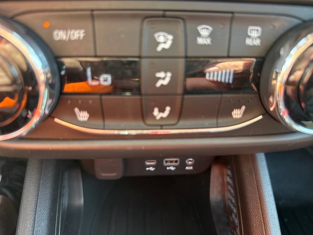 Used 2021 Chevrolet TrailBlazer LT w/ Premium Seating Package AWD/4WD image 35