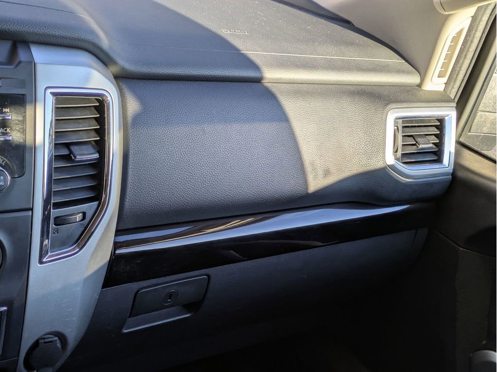 Used 2017 Nissan Titan SV image 21
