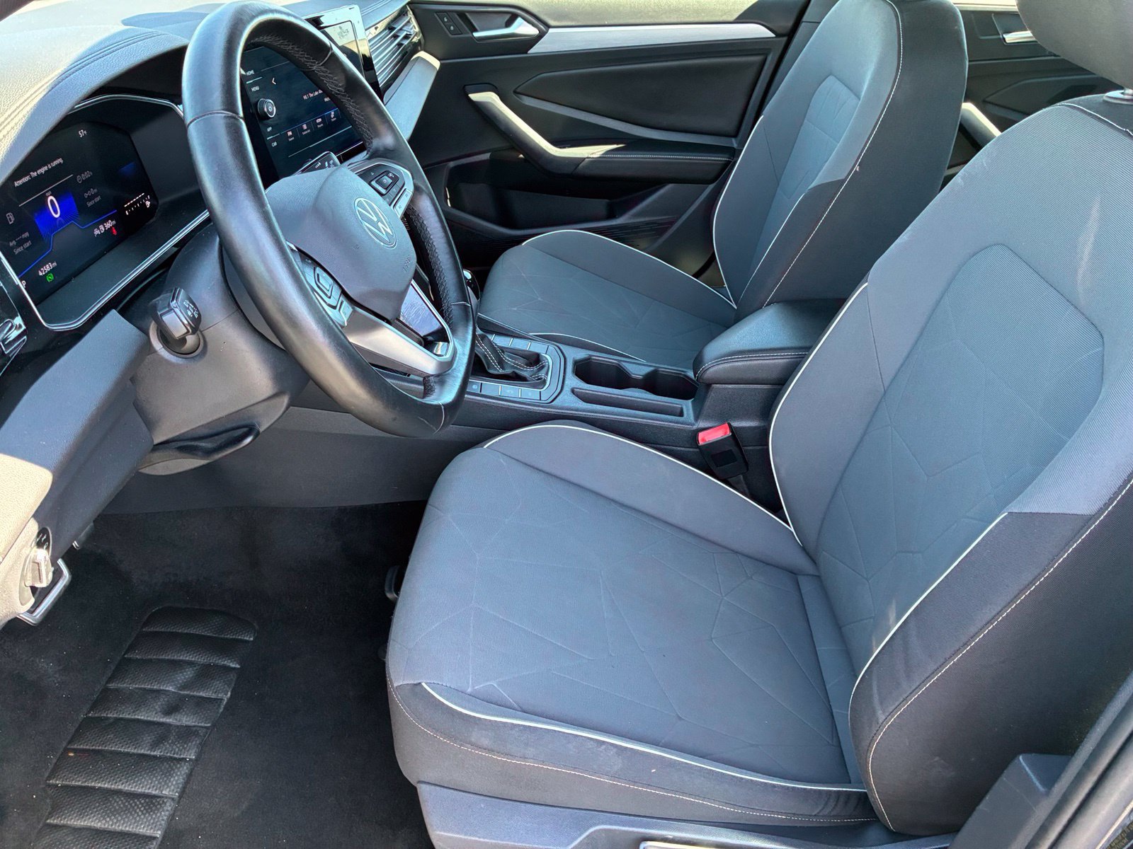 Used 2025 Volkswagen Jetta Sport FWD image 14
