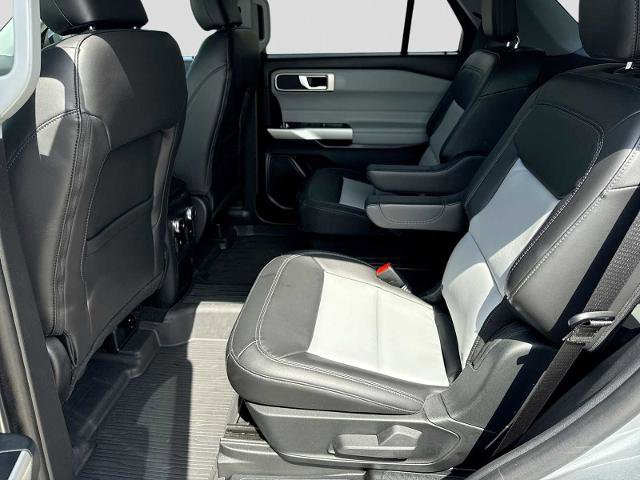 Certified 2023 Ford Explorer XLT w/ Equipment Group 202A AWD/4WD image 4
