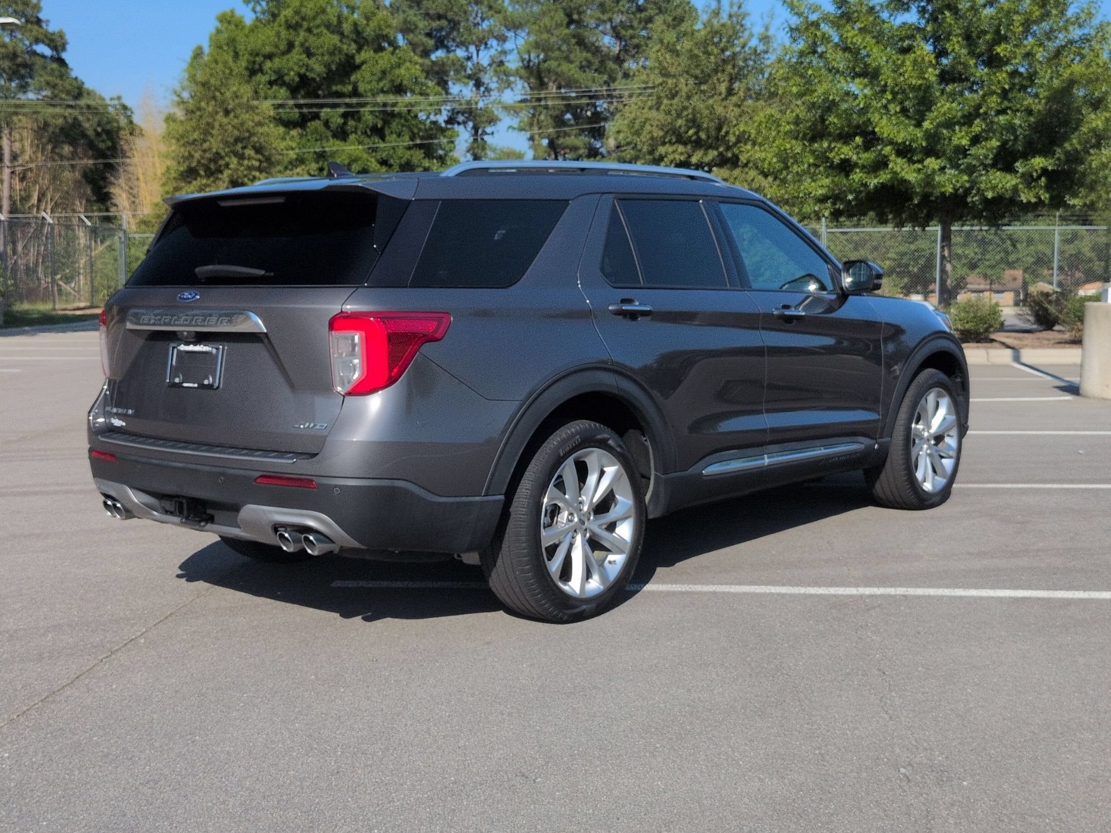 Certified 2023 Ford Explorer Platinum w/ Technology Package AWD/4WD image 4
