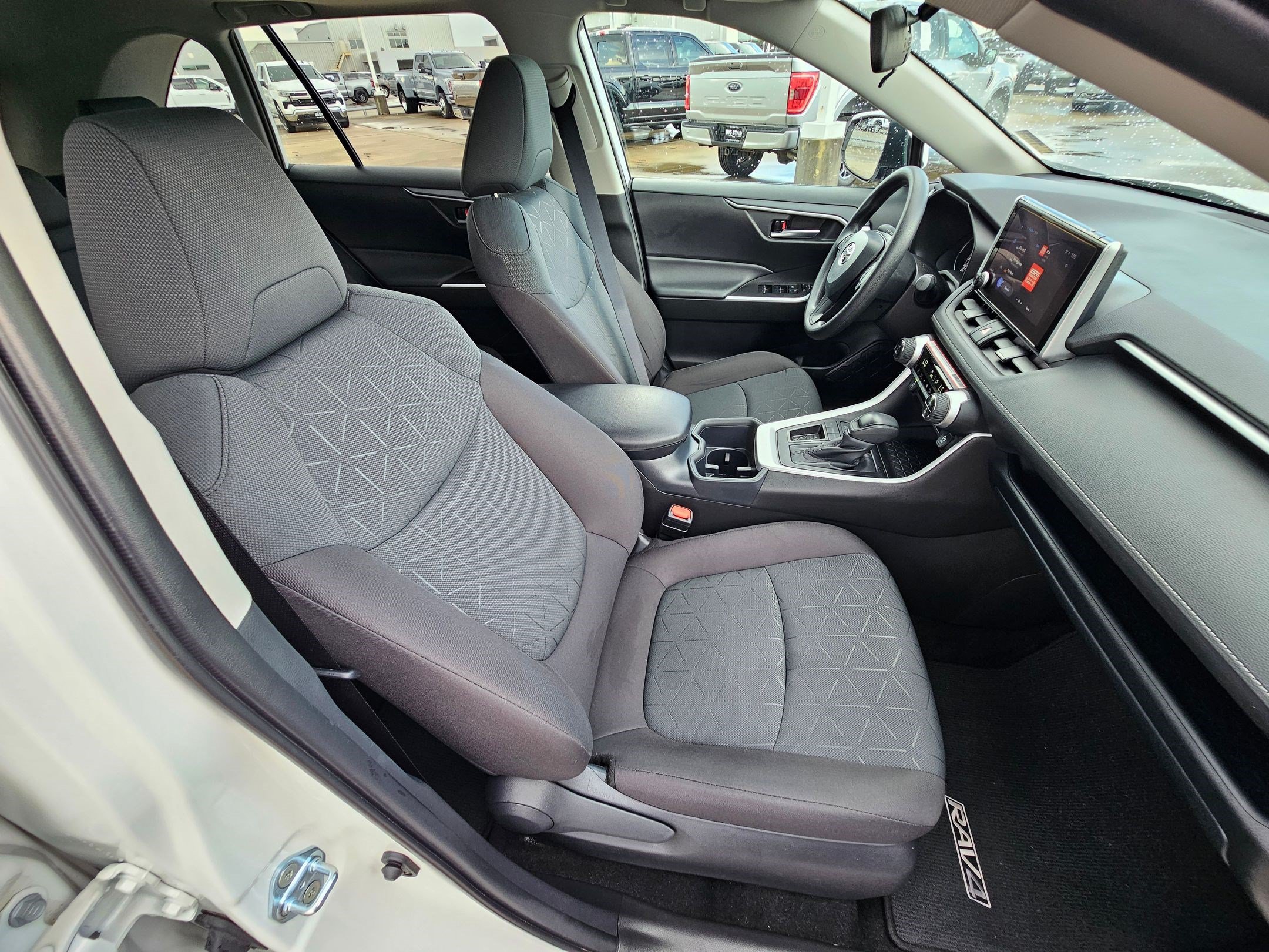 Used 2025 Toyota RAV4 XLE w/ Convenience Package FWD image 29