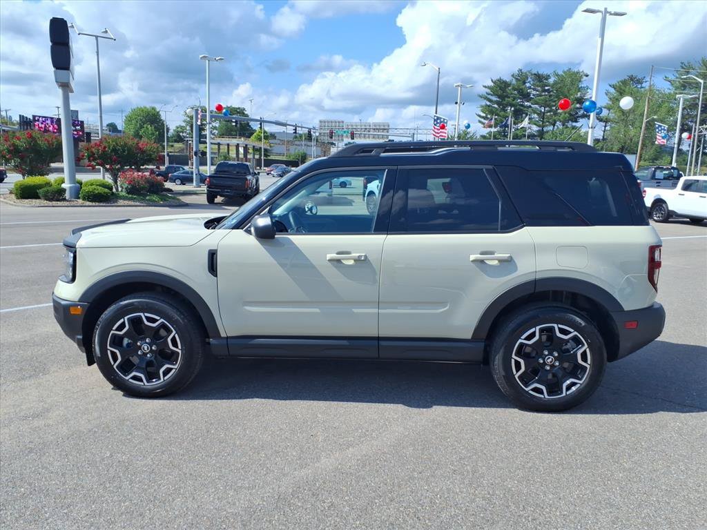 Certified 2025 Ford Bronco Sport Outer Banks AWD/4WD image 2