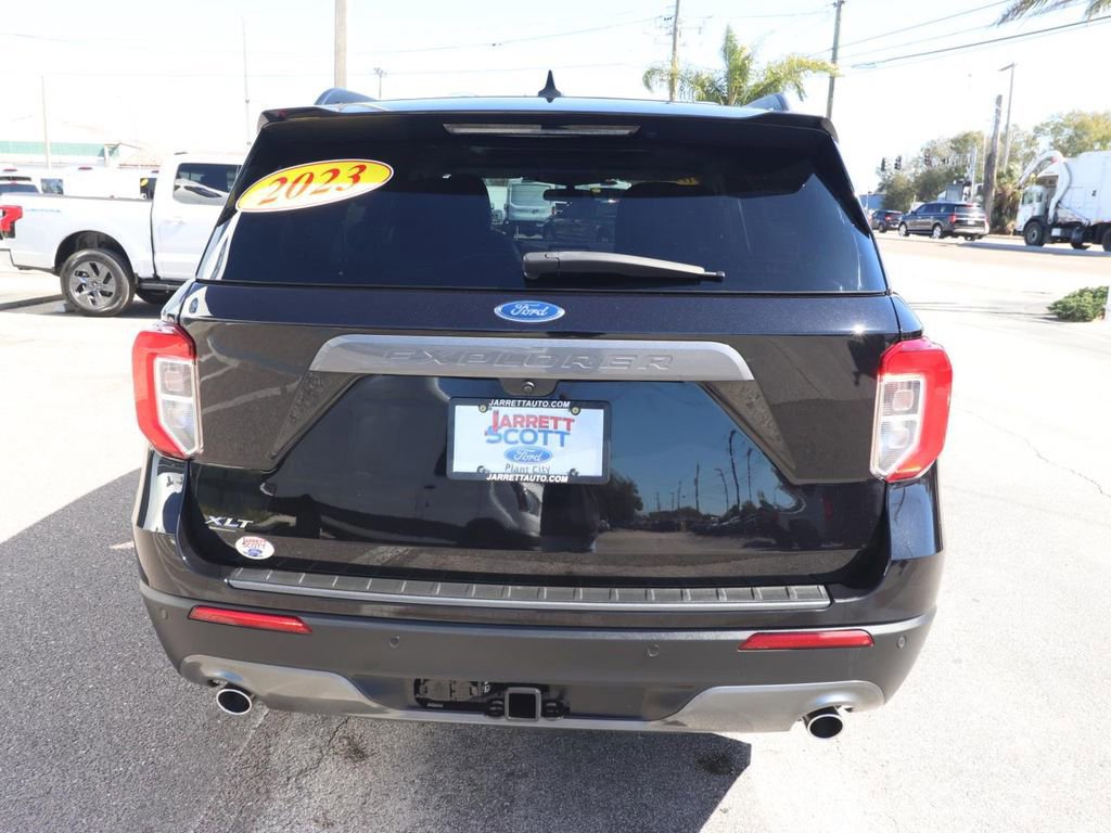 Certified 2023 Ford Explorer XLT w/ Equipment Group 202A image 4