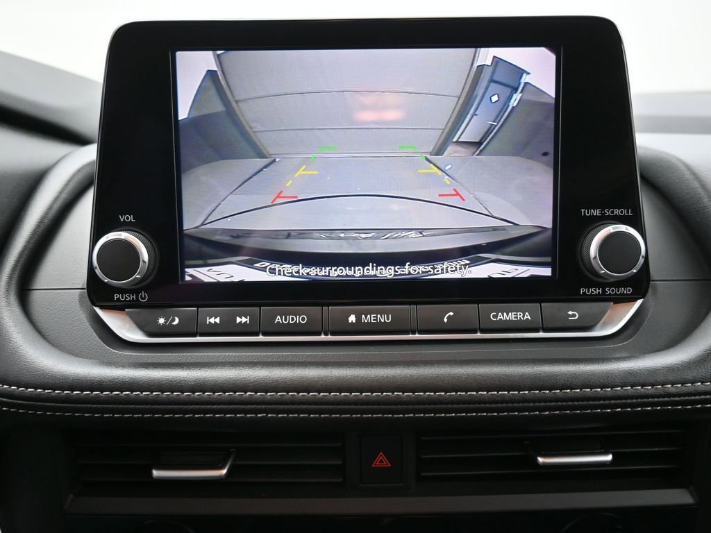 Used 2025 Nissan Rogue SV image 3