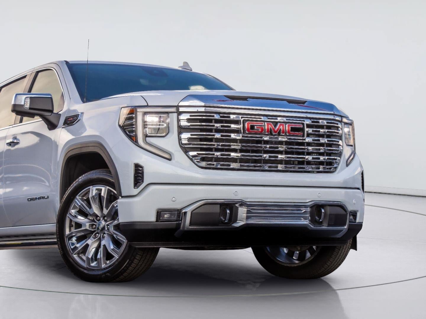 Used 2026 GMC Sierra 1500 Denali AWD/4WD image 3