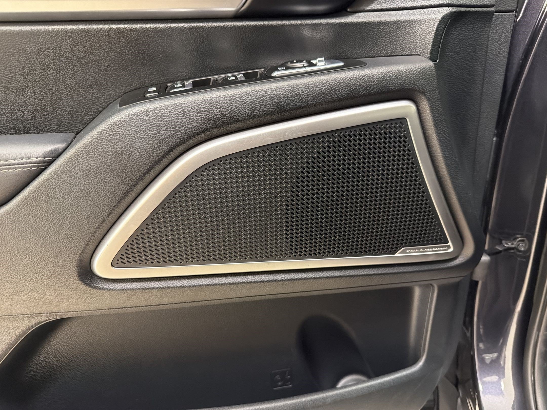 Used 2025 Kia Telluride S FWD image 29
