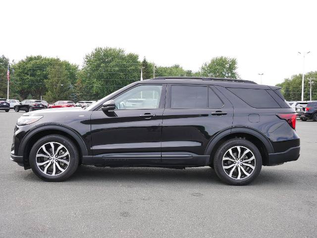 Certified 2025 Ford Explorer ST-Line AWD/4WD image 2