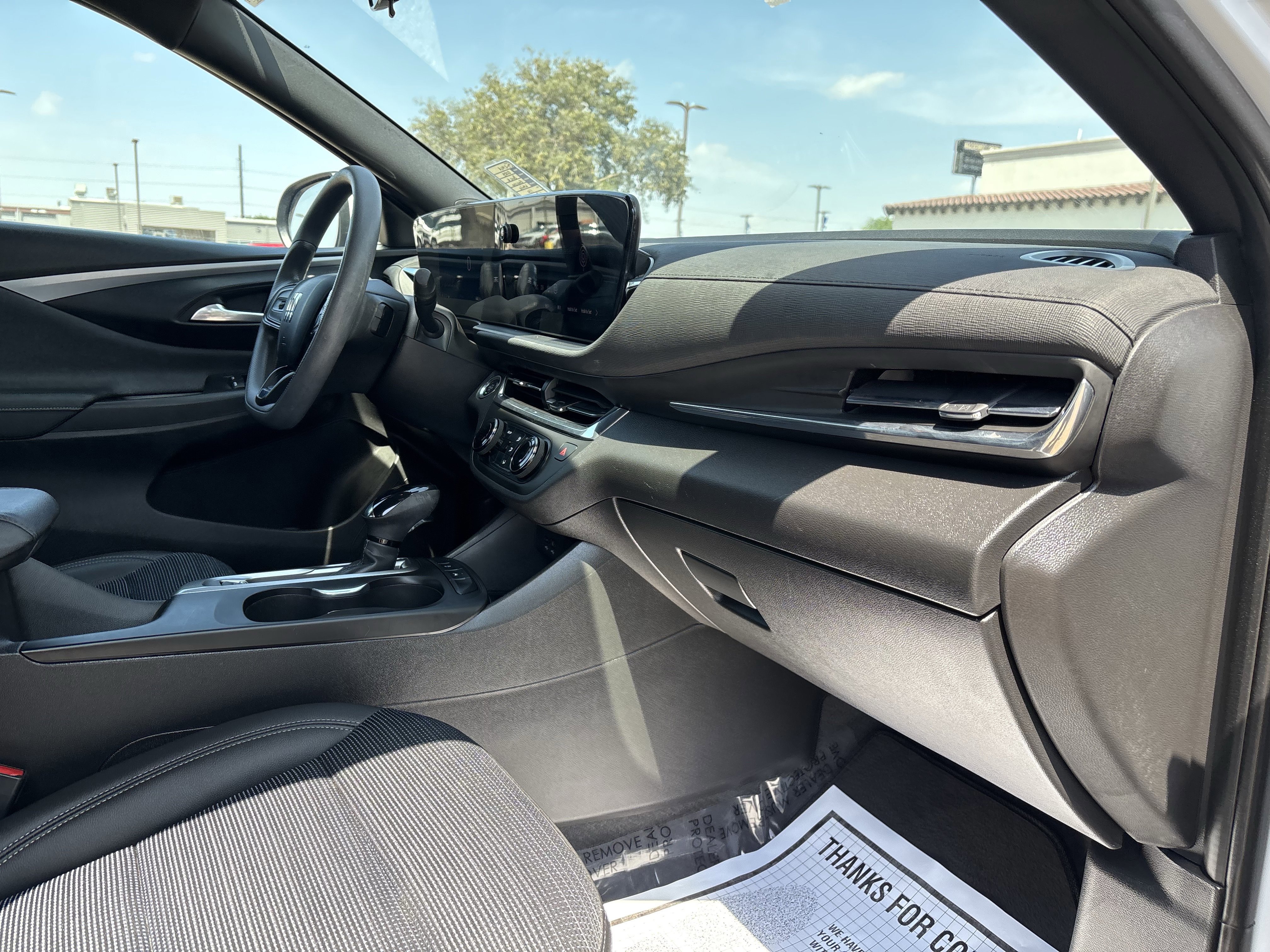 Used 2025 Buick Envista Preferred image 24