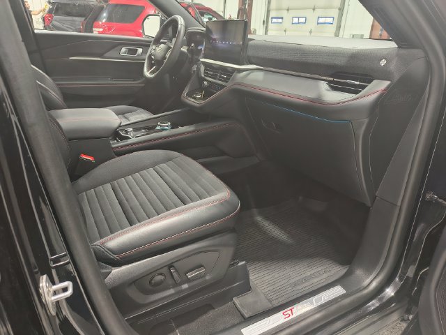 Certified 2025 Ford Explorer ST-Line w/ Premium Package AWD/4WD image 24