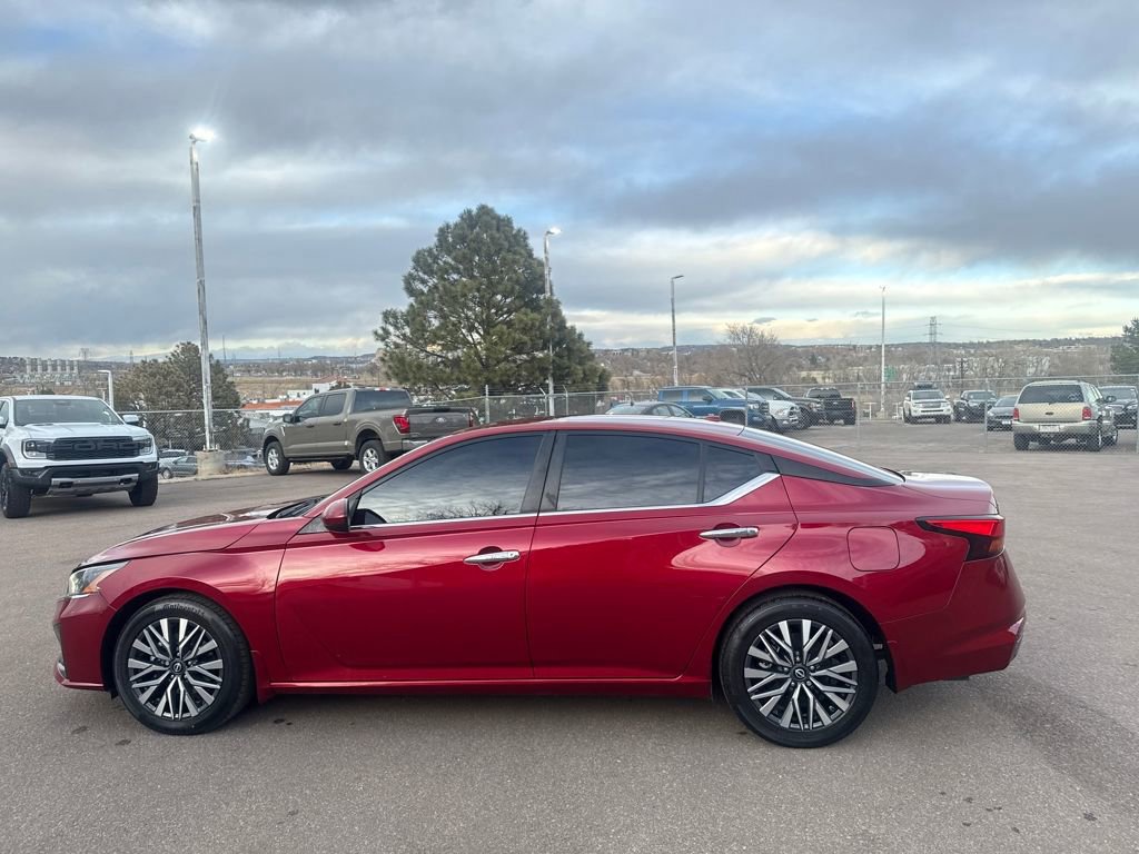 Used 2023 Nissan Altima 2.5 SV image 2