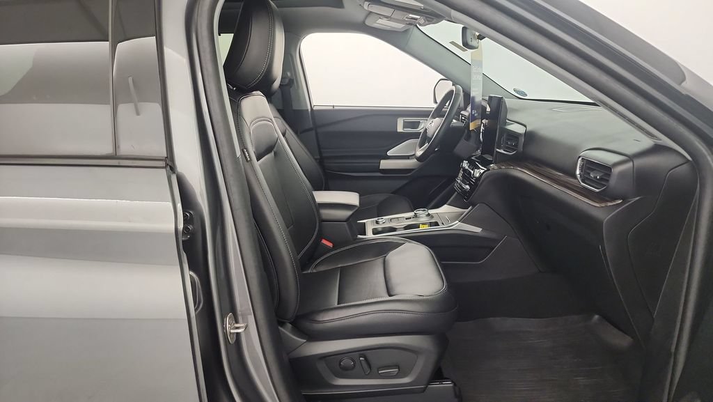 Certified 2024 Ford Explorer Limited w/ Limited Technology Package AWD/4WD image 36