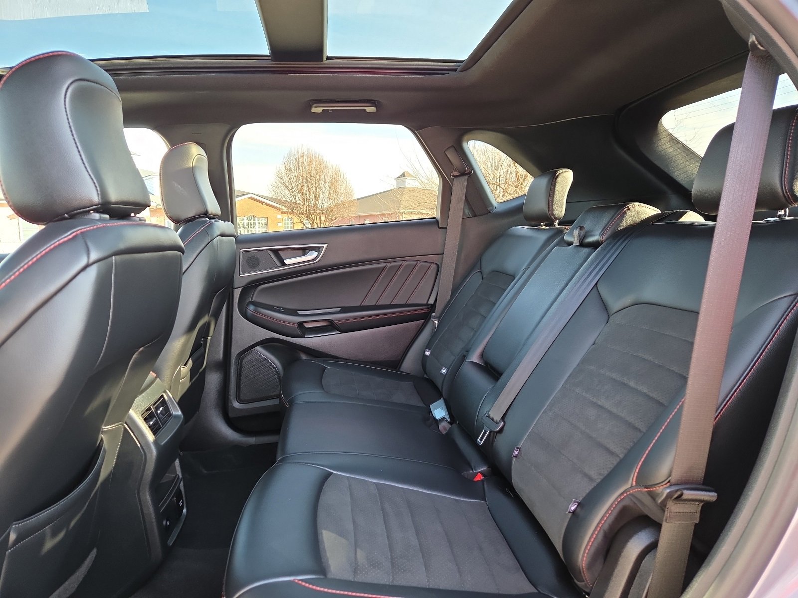 Certified 2024 Ford Edge ST-Line w/ Class II Trailer Tow Package image 10