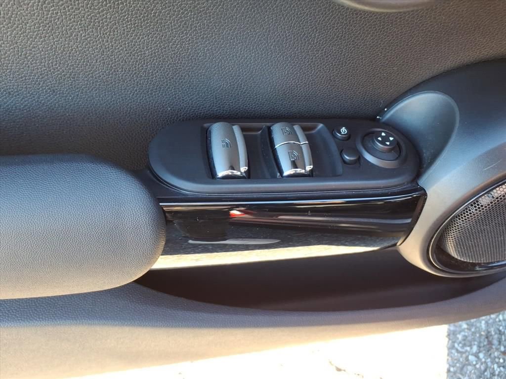 Used 2018 MINI Cooper S image 25