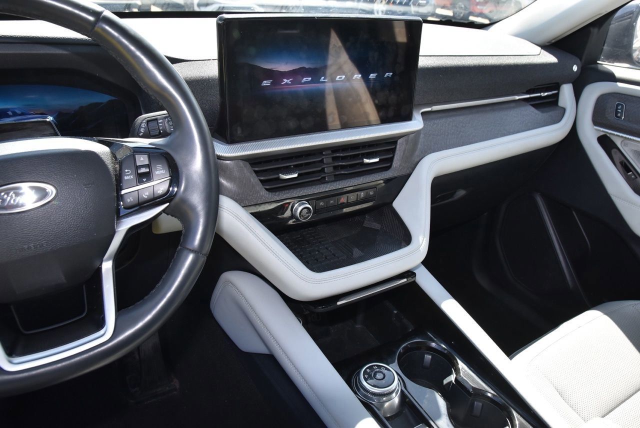 Certified 2025 Ford Explorer Platinum w/ Ultimate Package image 8