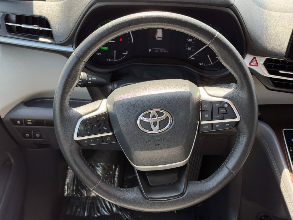 Used 2023 Toyota Sienna XLE FWD image 12