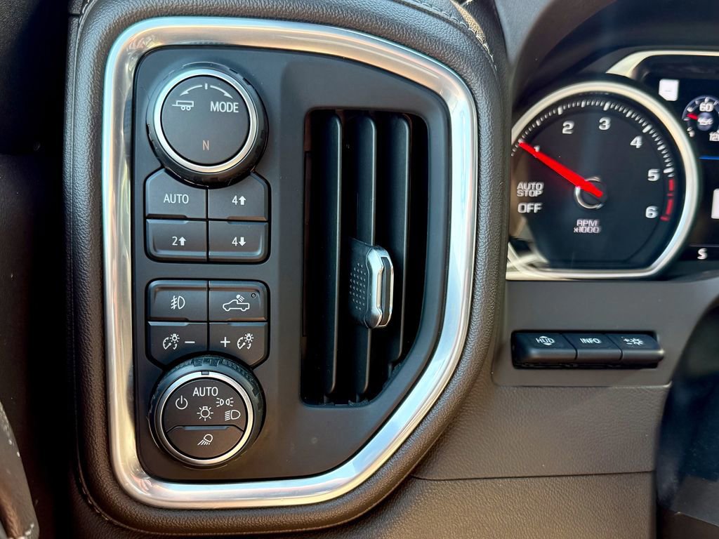 Used 2021 Chevrolet Silverado 1500 LTZ w/ Technology Package image 26