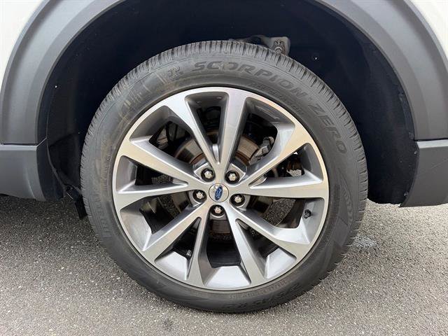 Certified 2025 Ford Explorer Platinum w/ Ultimate Package AWD/4WD image 16