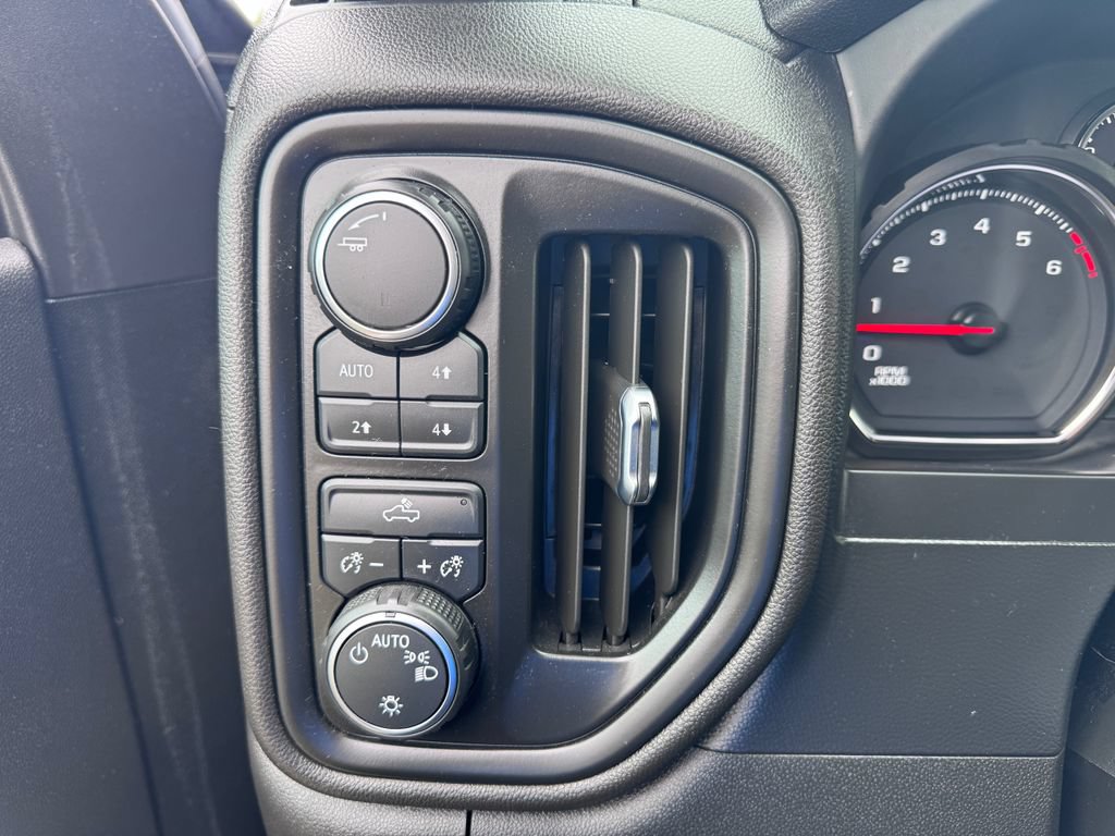 Used 2021 Chevrolet Silverado 1500 Custom Trail Boss w/ Safety Confidence Package AWD/4WD image 18