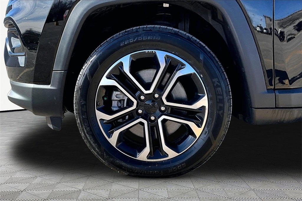 Used 2023 Jeep Compass Limited image 9