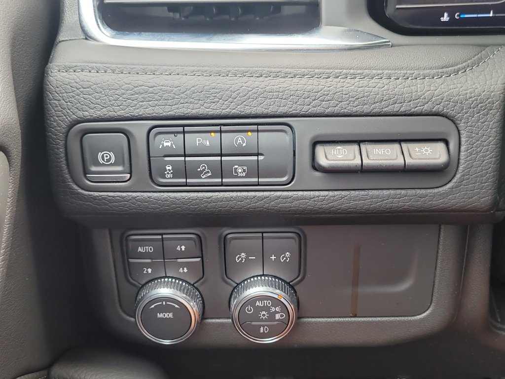 Used 2024 GMC Yukon Denali AWD/4WD image 30