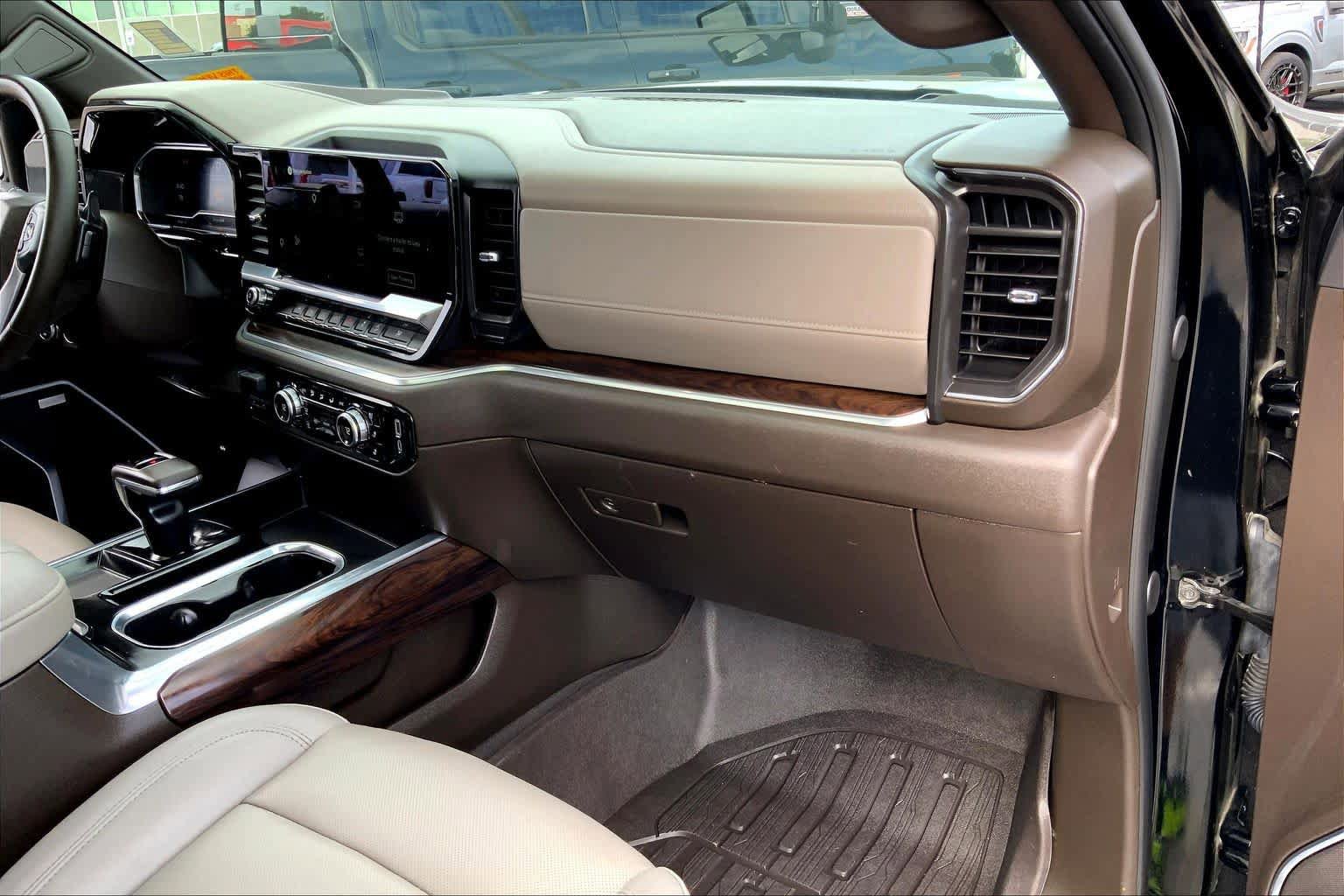Used 2024 GMC Sierra 1500 SLT AWD/4WD image 17