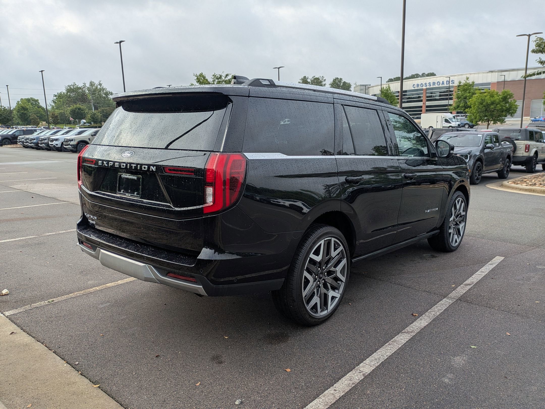 Certified 2025 Ford Expedition Platinum w/ Platinum Ultimate Package AWD/4WD image 4