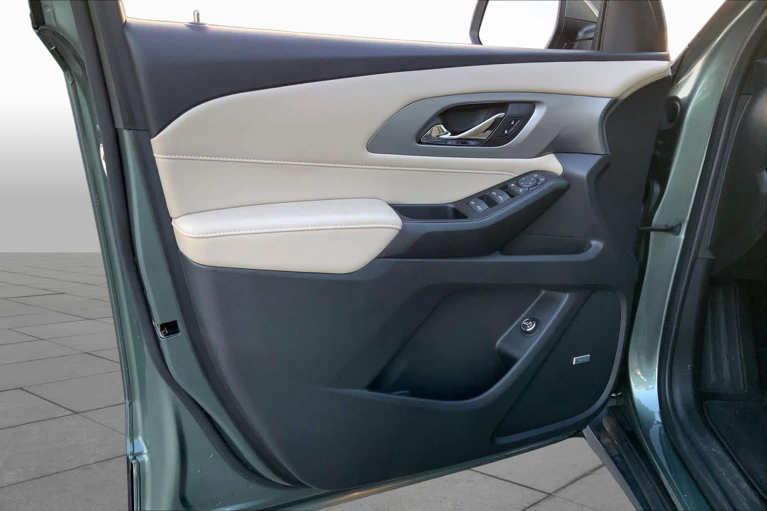 Used 2023 Chevrolet Traverse LT w/ LT Premium Package FWD image 20