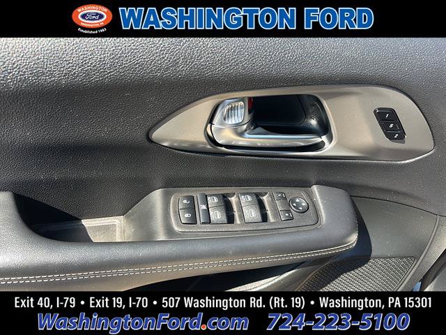 Used 2025 Chrysler Pacifica Select FWD image 14