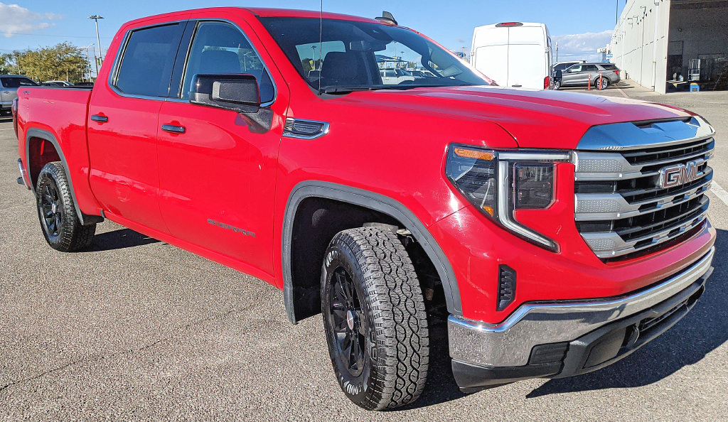 Used 2023 GMC Sierra 1500 SLE AWD/4WD image 1