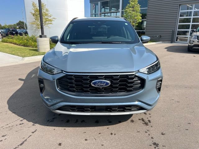 Certified 2024 Ford Escape ST-Line Select w/ Tech Pack #2 AWD/4WD image 2