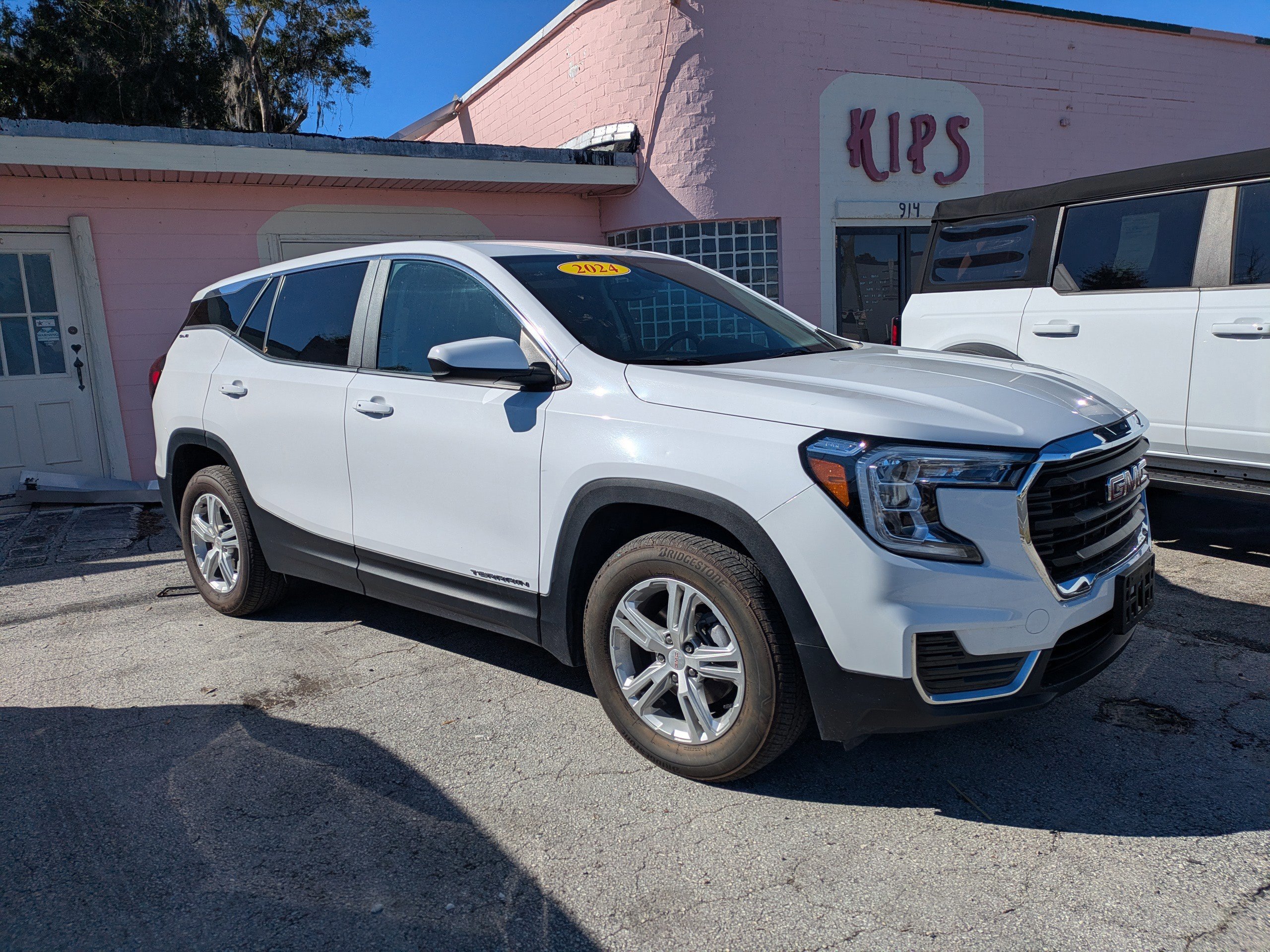 Used 2024 GMC Terrain SLE image 8