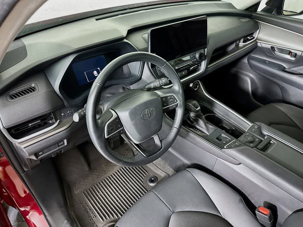 Used 2024 Toyota Grand Highlander AWD image 2