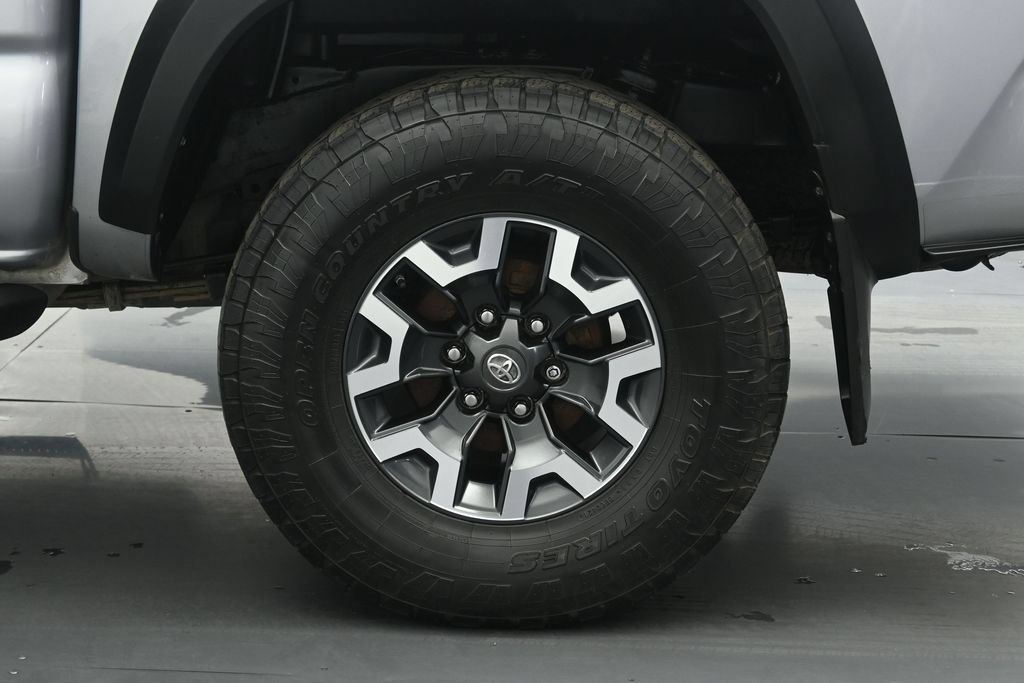 Used 2019 Toyota Tacoma TRD Off-Road w/ Technology Package AWD/4WD image 21