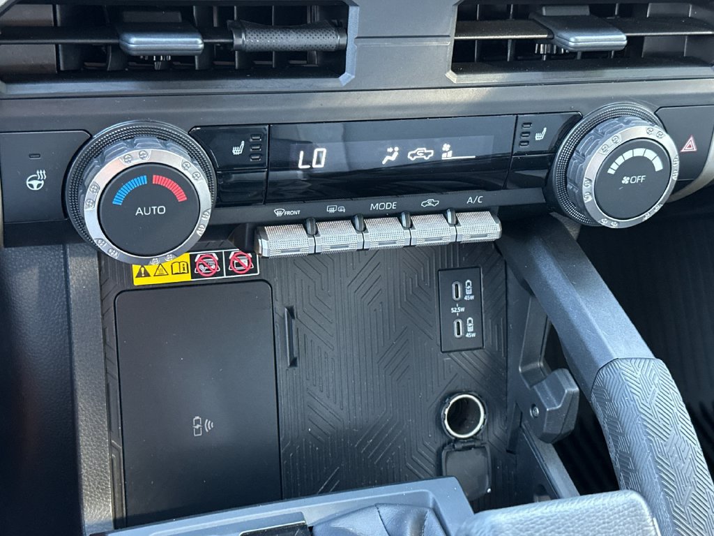 Used 2024 Toyota Tacoma SR5 AWD/4WD image 18