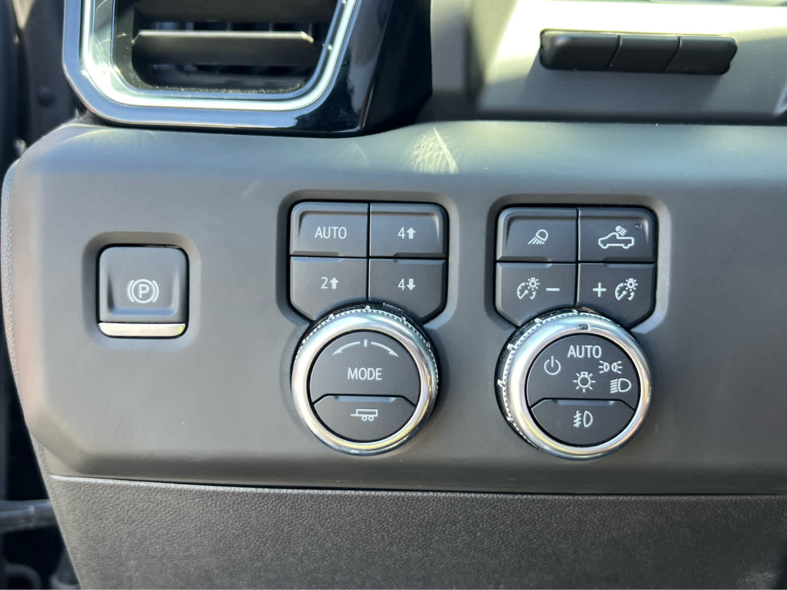 Used 2025 GMC Sierra 3500 Denali Ultimate AWD/4WD image 32