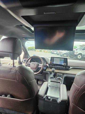 Used 2022 Toyota Sienna Platinum AWD/4WD image 5