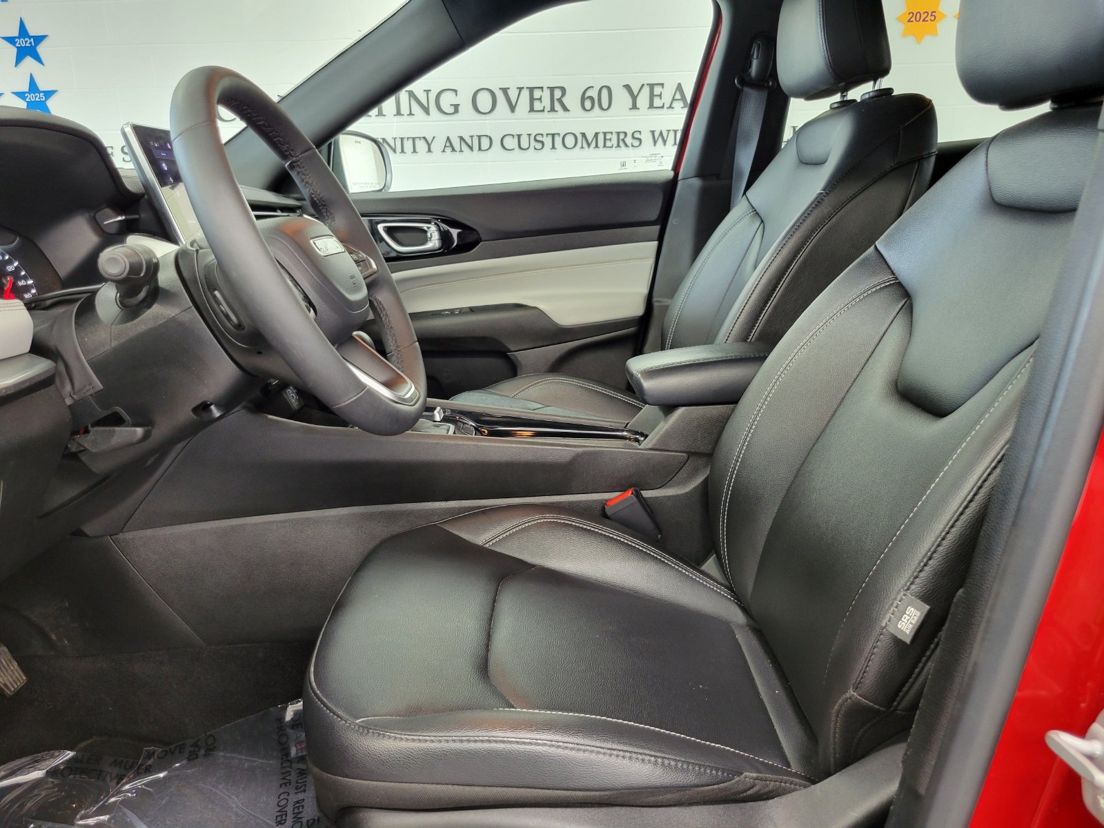 Used 2025 Jeep Compass Limited AWD/4WD image 8