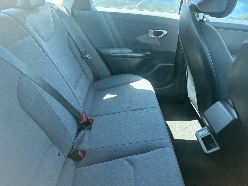 Used 2025 Kia K4 LXS image 7