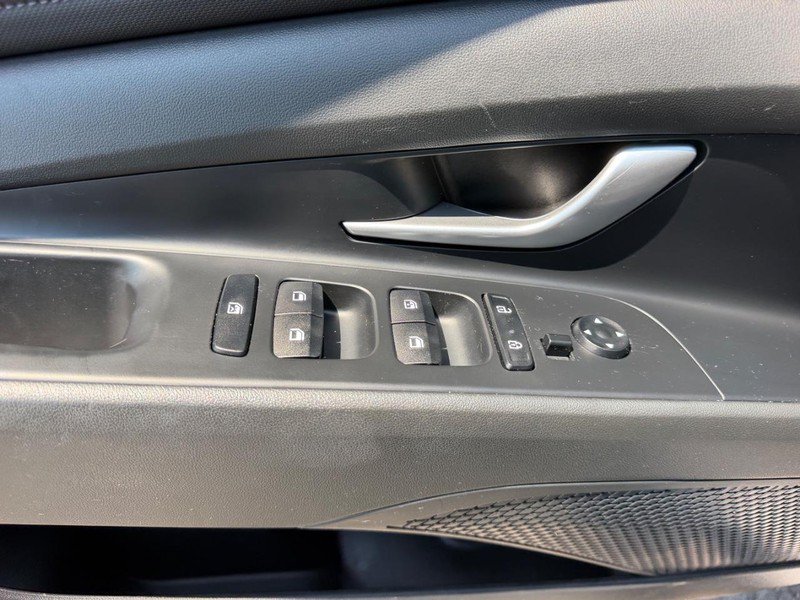 Used 2023 Hyundai Elantra SEL w/ Convenience Package FWD image 18