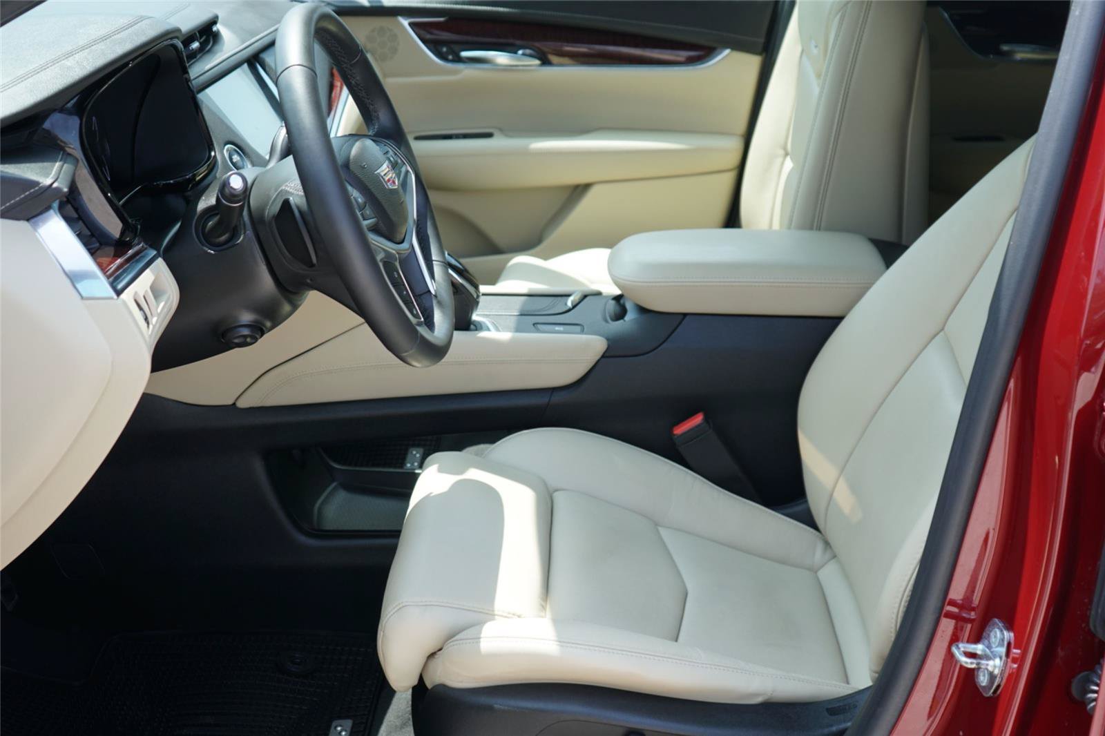 Used 2017 Cadillac XT5 Luxury w/ Driver Awareness Package FWD image 10