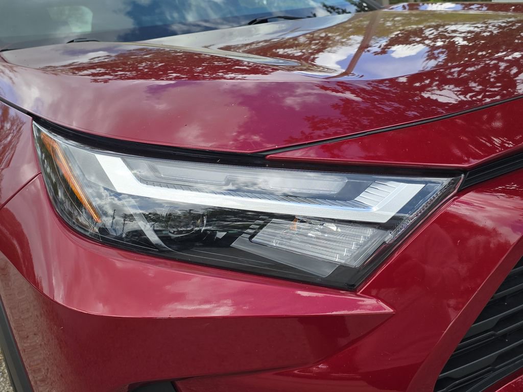 Used 2023 Toyota RAV4 XLE Premium image 7
