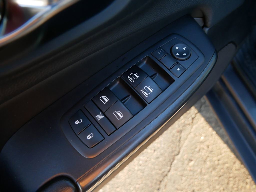 Used 2019 Jeep Cherokee Trailhawk image 12