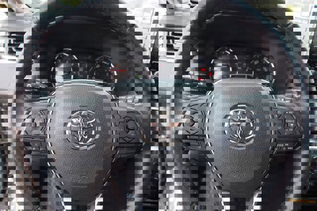 Used 2019 Toyota RAV4 XLE Premium image 21