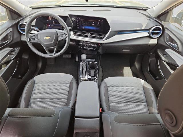 Used 2025 Chevrolet Trax LT image 17