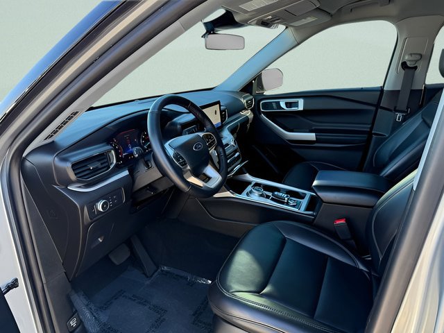 Certified 2022 Ford Explorer XLT w/ Equipment Group 202A AWD/4WD image 4