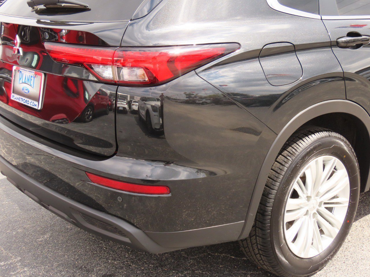 Used 2024 Mitsubishi Outlander ES image 14