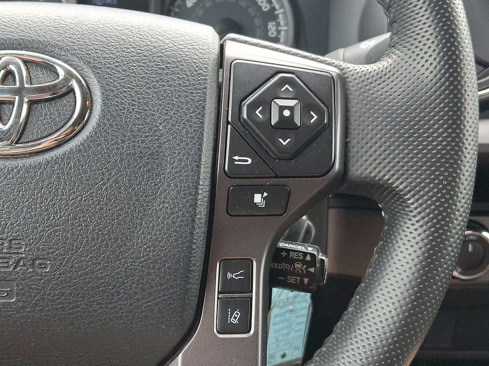 Used 2018 Toyota Tacoma TRD Sport AWD/4WD image 20